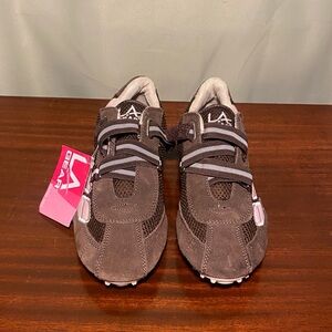 Vintage L.A. Gear Seude Velcro Strap Lifestyle shoes size 9 NWT